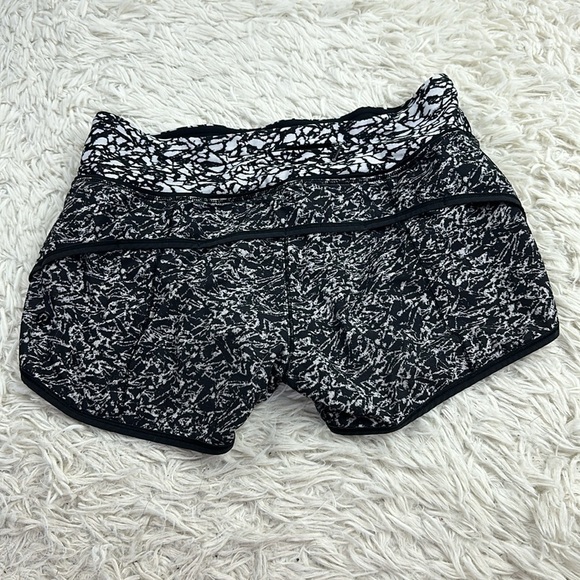 Lululemon Speed Short (H2O 2 1/2") Iced Wave White Black / Black / Ice Breaker - Picture 4 of 7